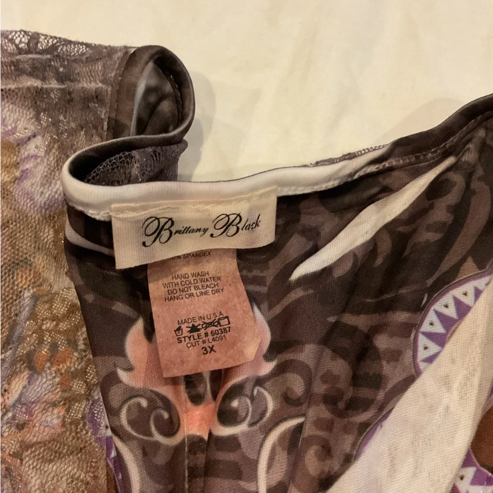 Brittany Black Brown Graphic Fitted Blouse with Peter Pan Collar - Picture 2 of 5